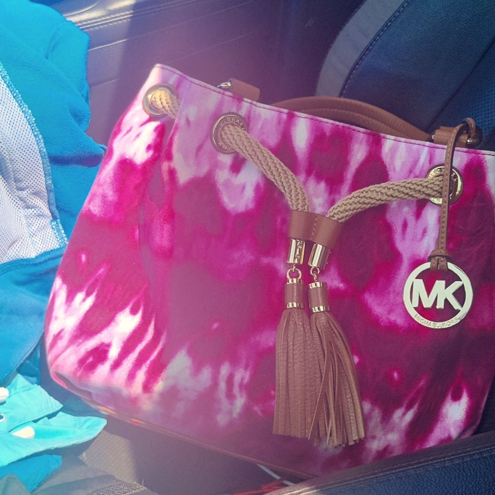 BEAUTIFUL MICHAEL KORS PINK TIE DYE PURSE